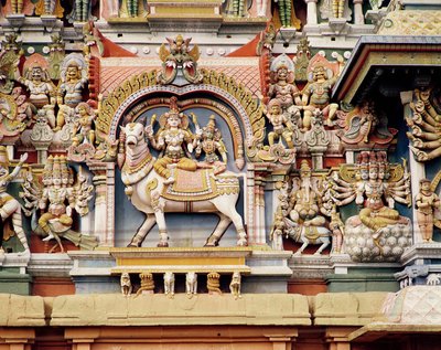 Reliëf met Shiva en Parvati rijdend op Nandi door Indian School